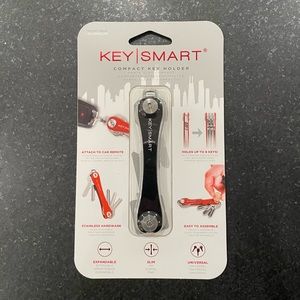 NWT KeySmart Compact Key Holder